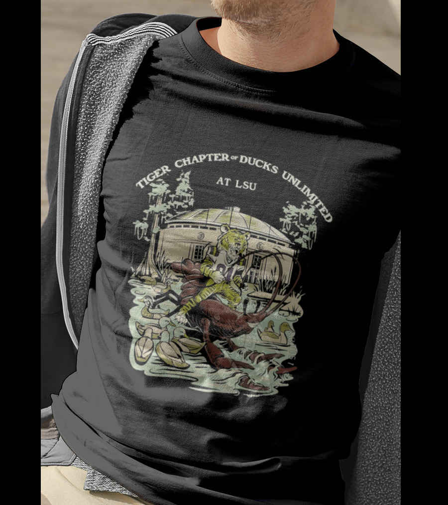 LSU Tiger Chapter Of Ducks Unlimited Established 1937 Tiger Holding Crawfish With Ducks T-Shirt