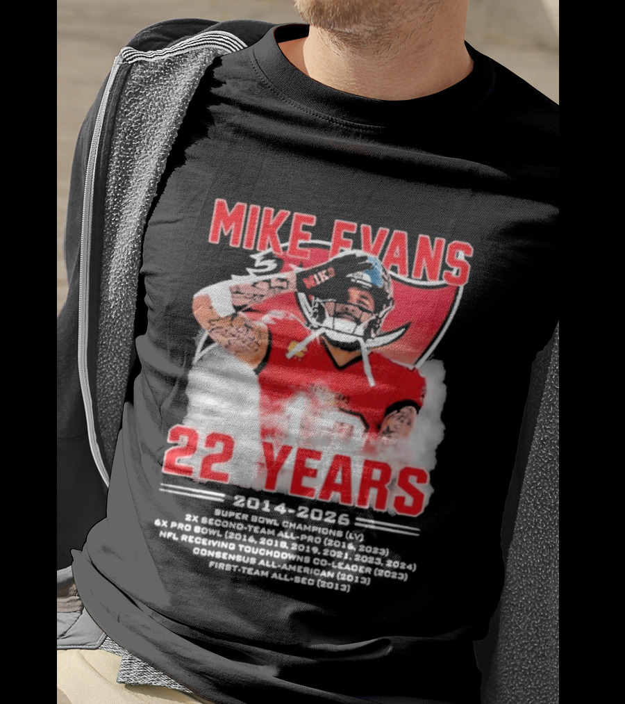 Mike Evans 22 Years 2014 2026 Red Jersey Salute Football Player T-Shirt