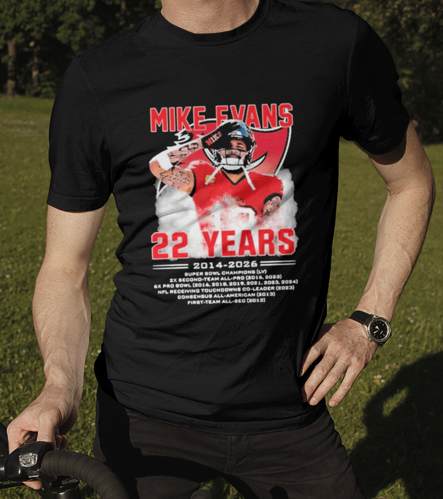 Mike Evans 22 Years 2014 2026 Red Jersey Salute Football Player T-Shirt