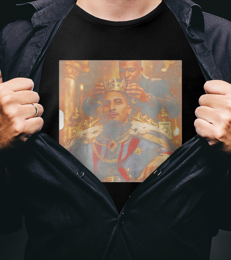 Raphinha Barcelona King Crowned Monarch Regal Throne Scene T-Shirt