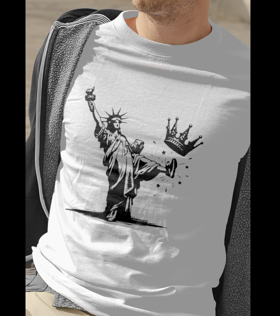Statue Of Liberty Kicking Crown No King T-Shirt