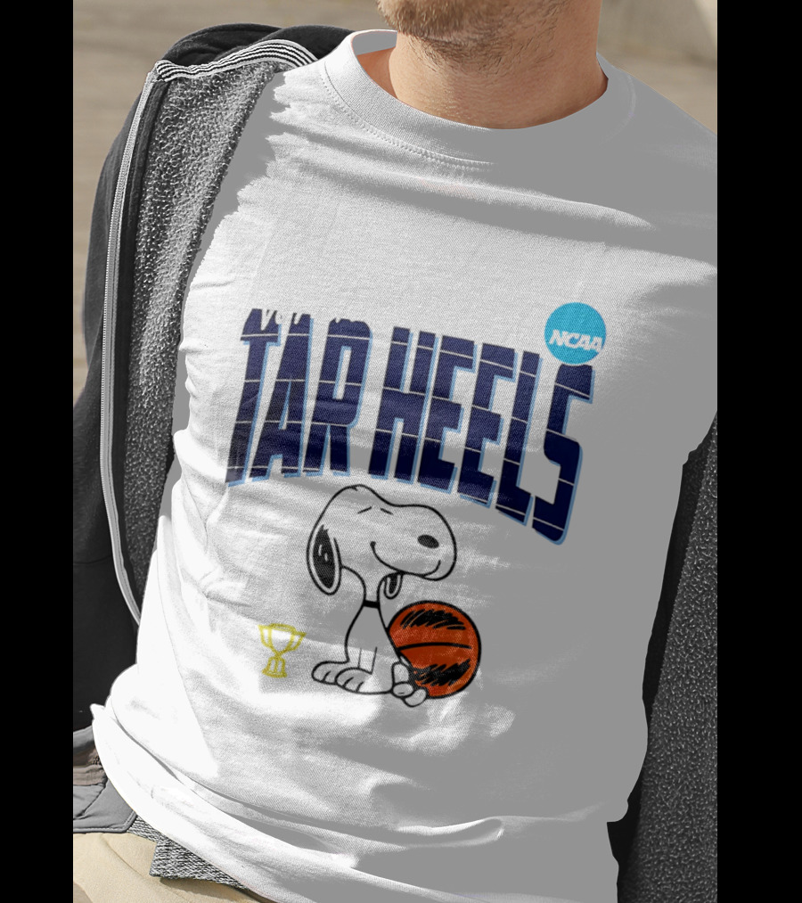 North Carolina Tar Heels Snoopy Basketball NCAA March Madness 2026 T-Shirt