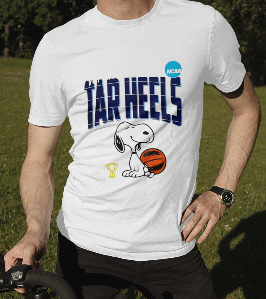 North Carolina Tar Heels Snoopy Basketball NCAA March Madness 2026 T-Shirt