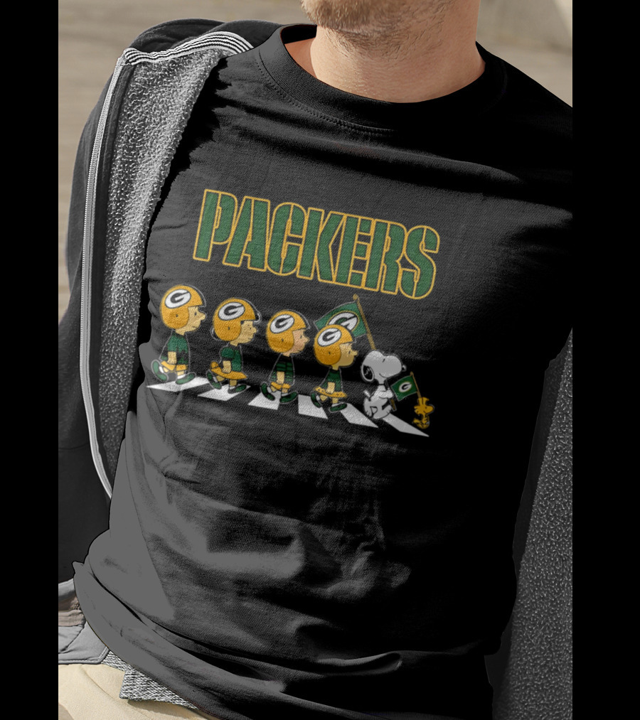 Peanuts Green Bay Packers Snoopy Woodstock Flag Walking T-Shirt