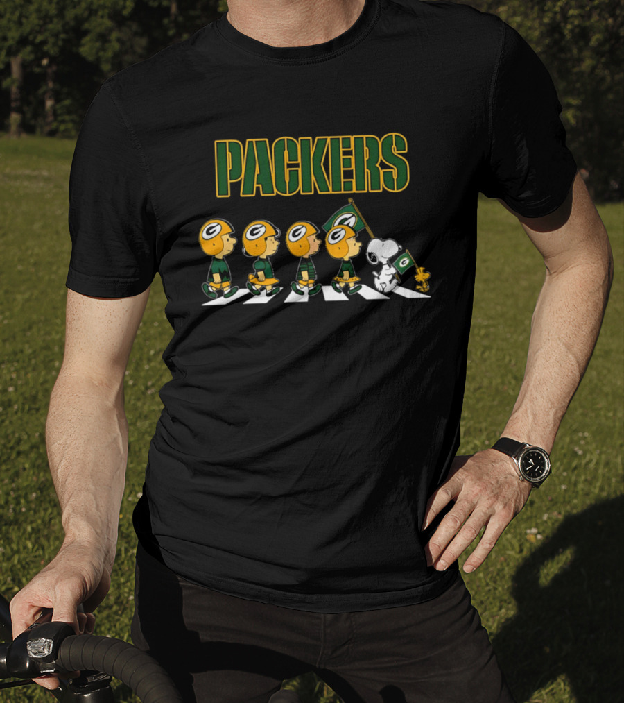 Peanuts Green Bay Packers Snoopy Woodstock Flag Walking T-Shirt