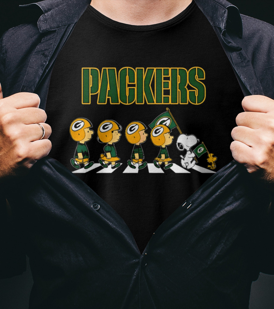 Peanuts Green Bay Packers Snoopy Woodstock Flag Walking T-Shirt