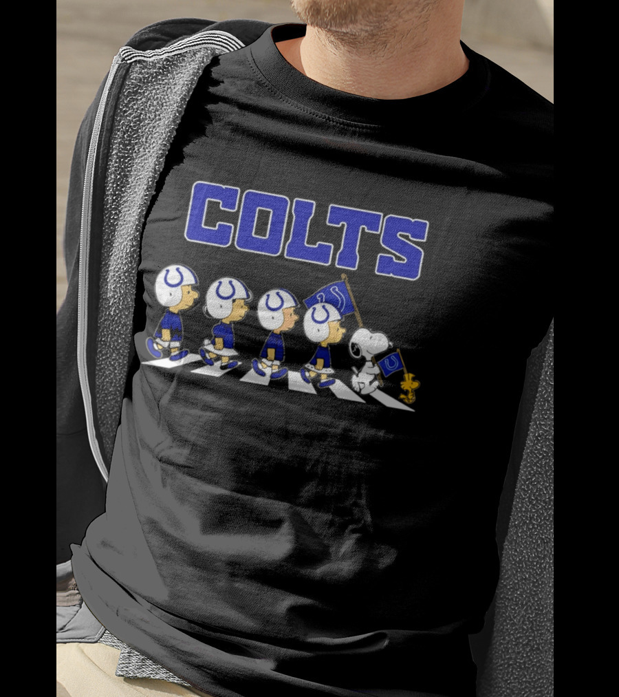 Peanuts Indianapolis Colts Snoopy Football Flag Crossing T-Shirt
