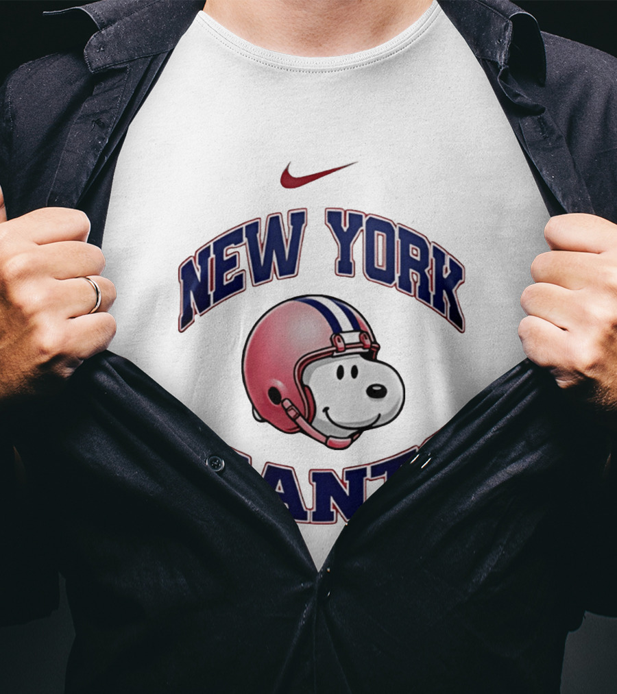 Nike New York Giants Snoopy Football Helmet T-Shirt