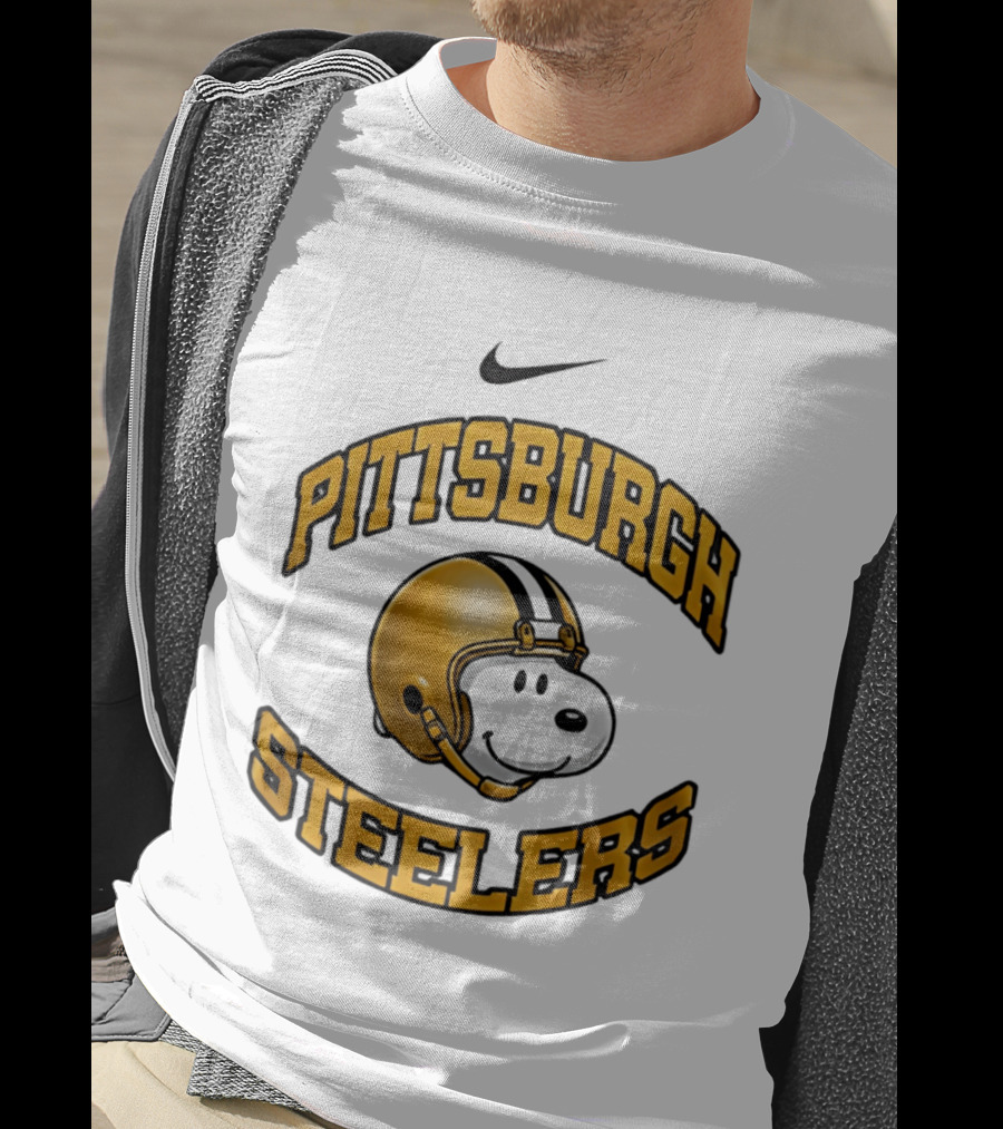 Nike Pittsburgh Steelers Snoopy Helmet 2026 T-Shirt