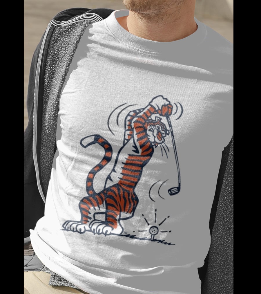 Auburn Tiger Swinging Golf Club Men's T-Shirt