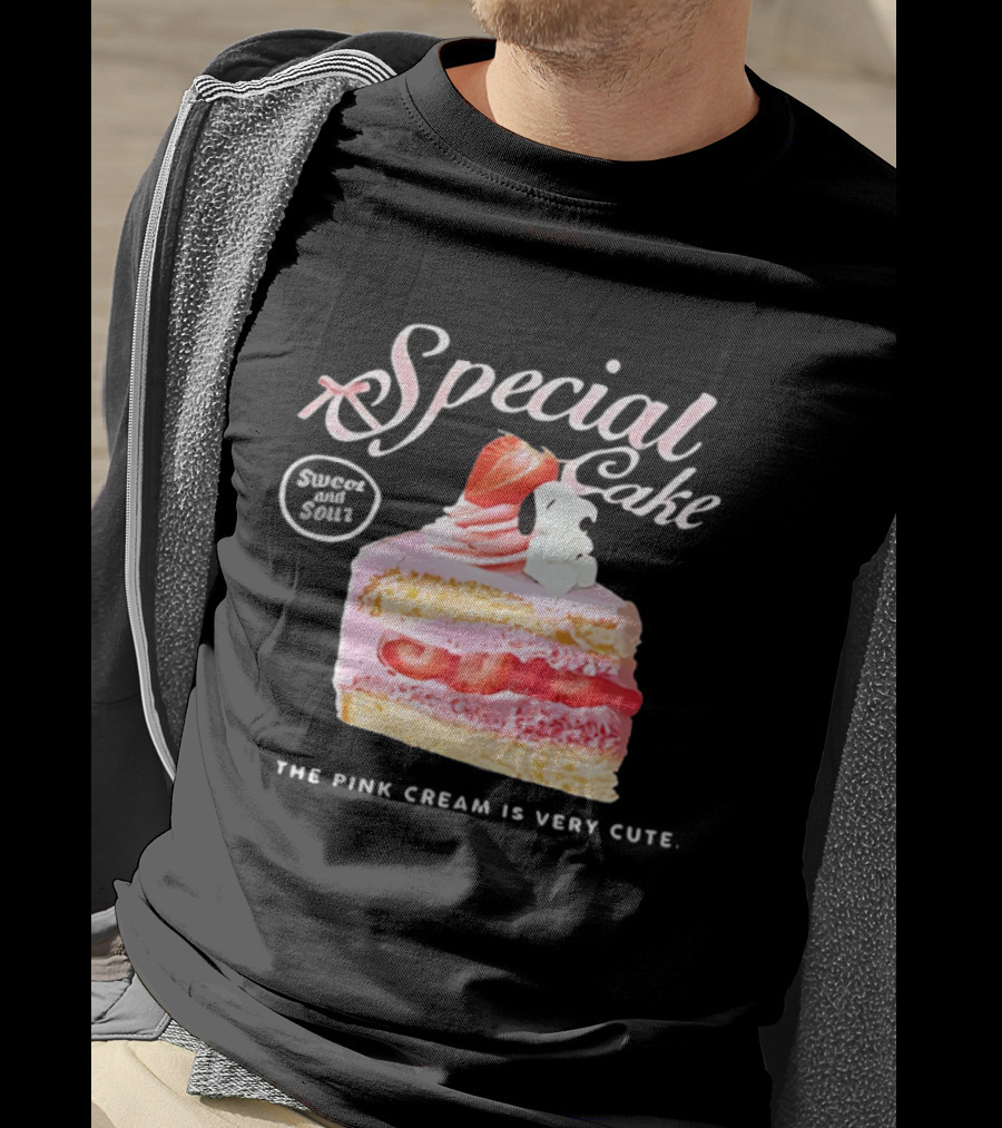 Special Cake Pink Cream With Strawberry And Snoopy T-Shirt