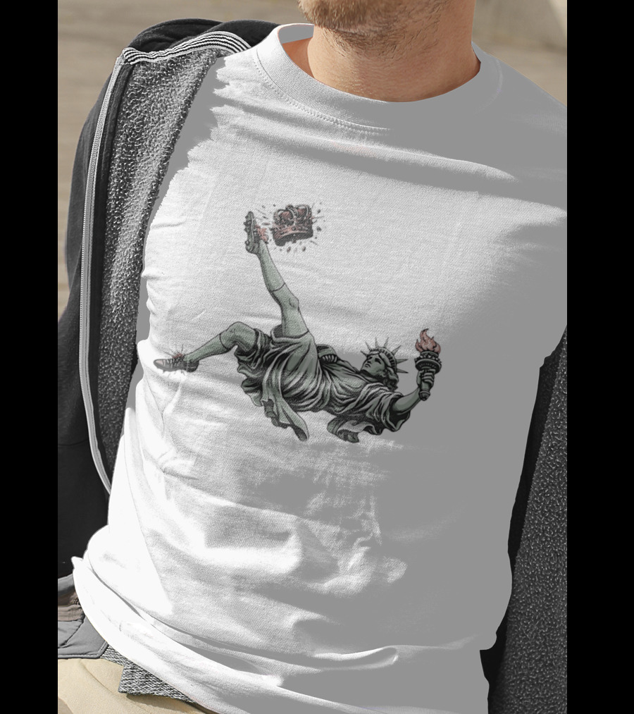 Statue Of Liberty Toppling Crown No Kings T-Shirt