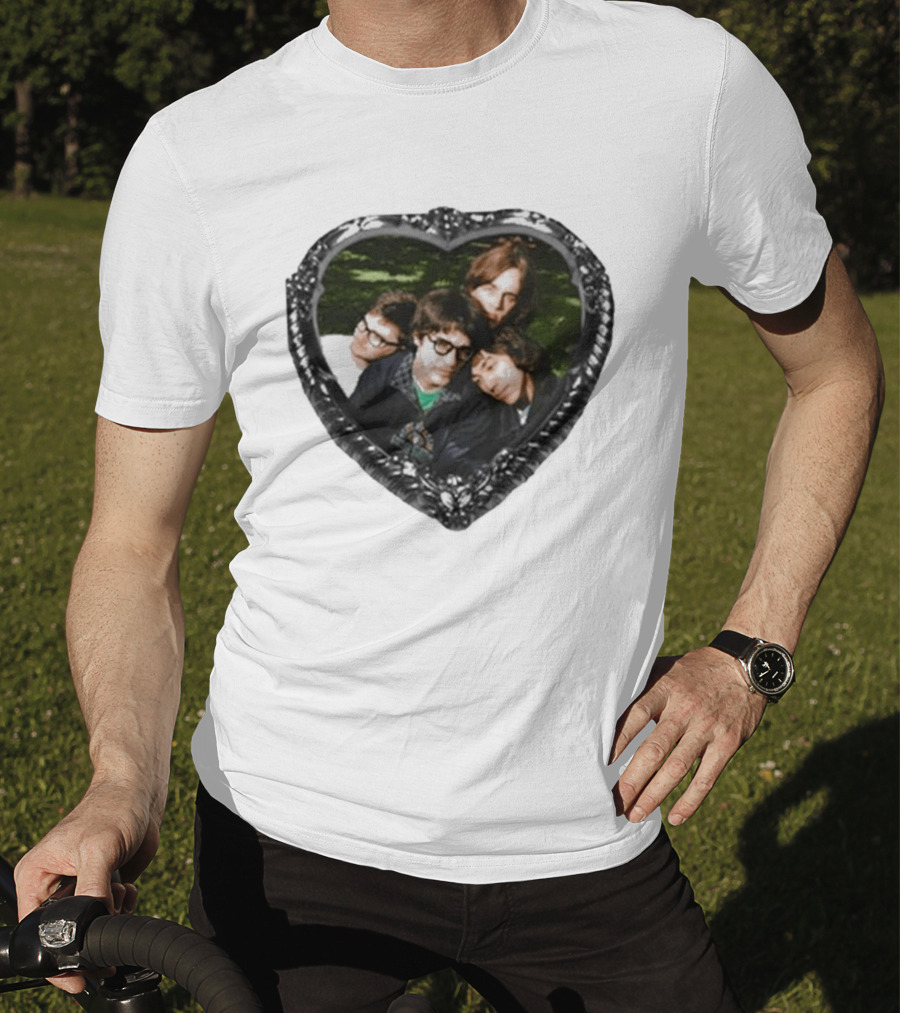 The Lazy Eyes Album Purple Show Heart Frame Band Photo T-Shirt