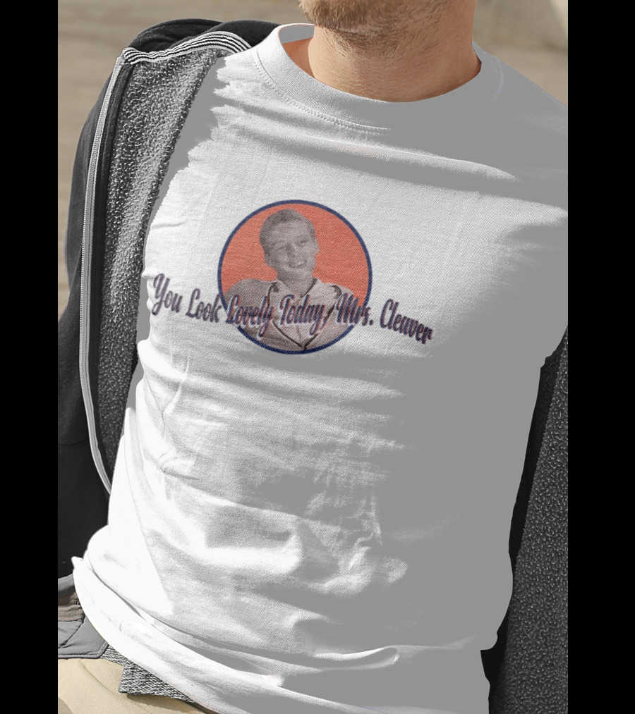 You Look Lovely Today Mrs Cleaver Retro Style Vintage Circle T-Shirt