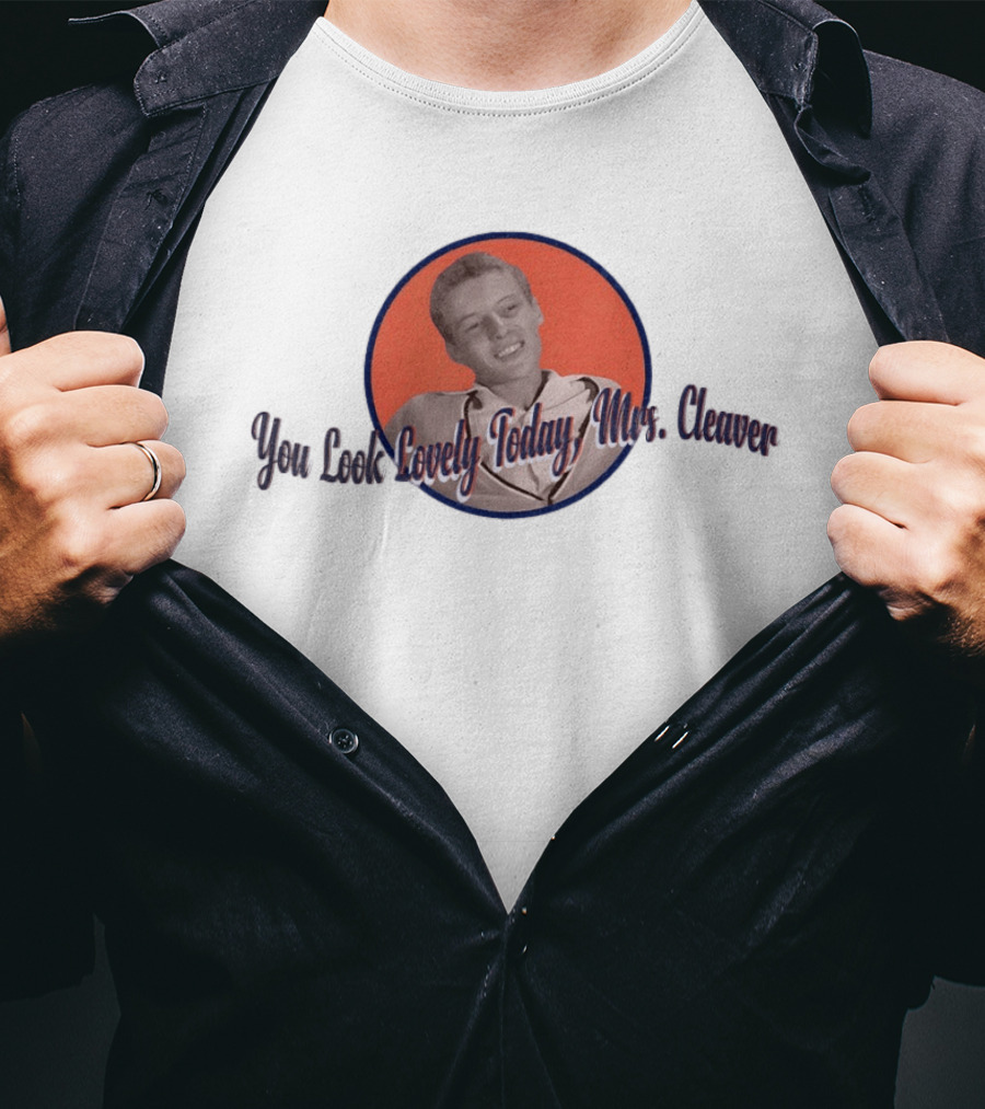 You Look Lovely Today Mrs Cleaver Retro Style Vintage Circle T-Shirt