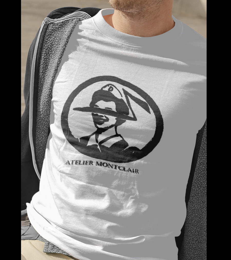 Atelier Montclair Artistic Portrait In Circular Frame T-Shirt