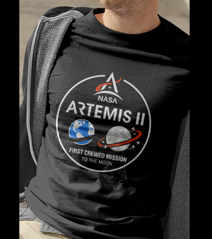 NASA Artemis II First Crewed Mission To The Moon Earth And Moon T-Shirt