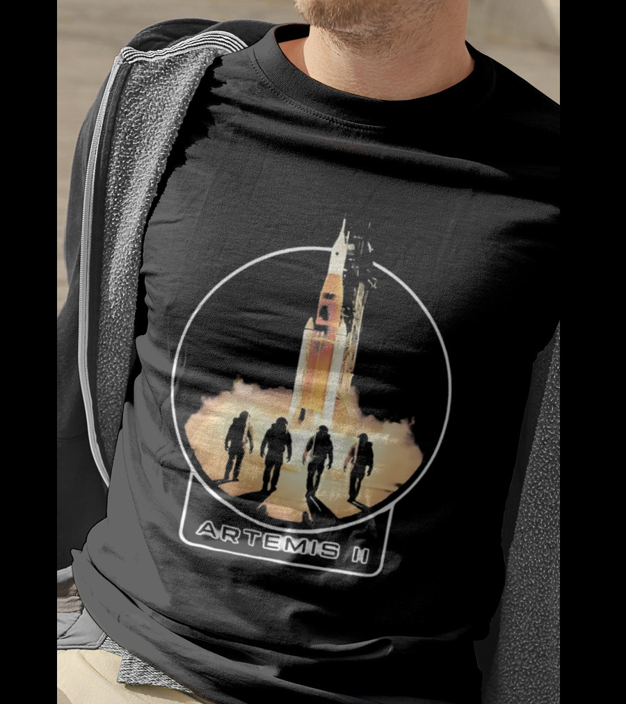 Artemis II Astronauts And Rocket Launch Moon Mission T-Shirt