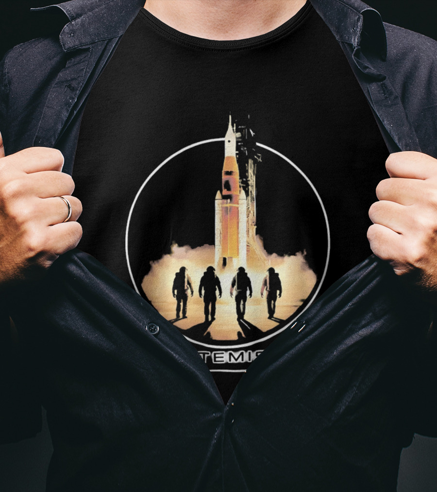 Artemis II Astronauts And Rocket Launch Moon Mission T-Shirt