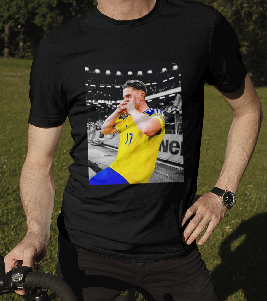 Viktor Gyokeres Sweden Yellow Soccer Jersey Celebration T-Shirt