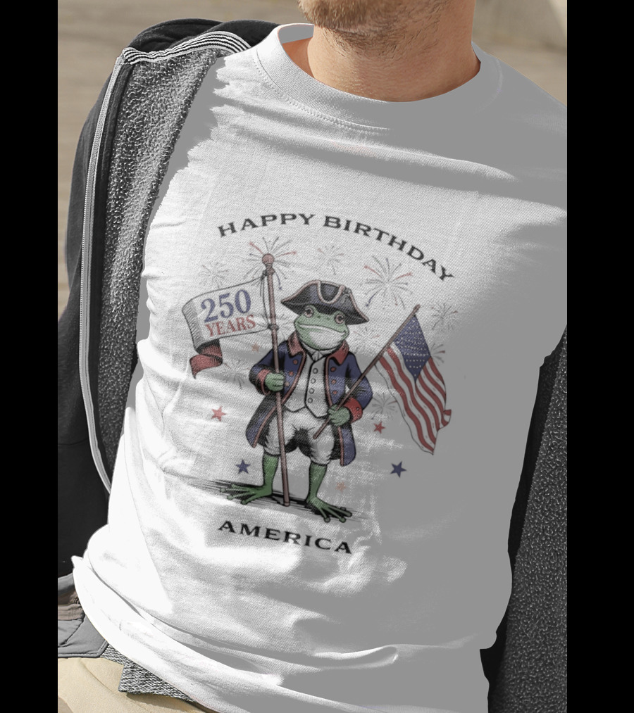 Patriotic Frog Holding Flag 250 Years Of Freedom Happy Birthday America T-Shirt