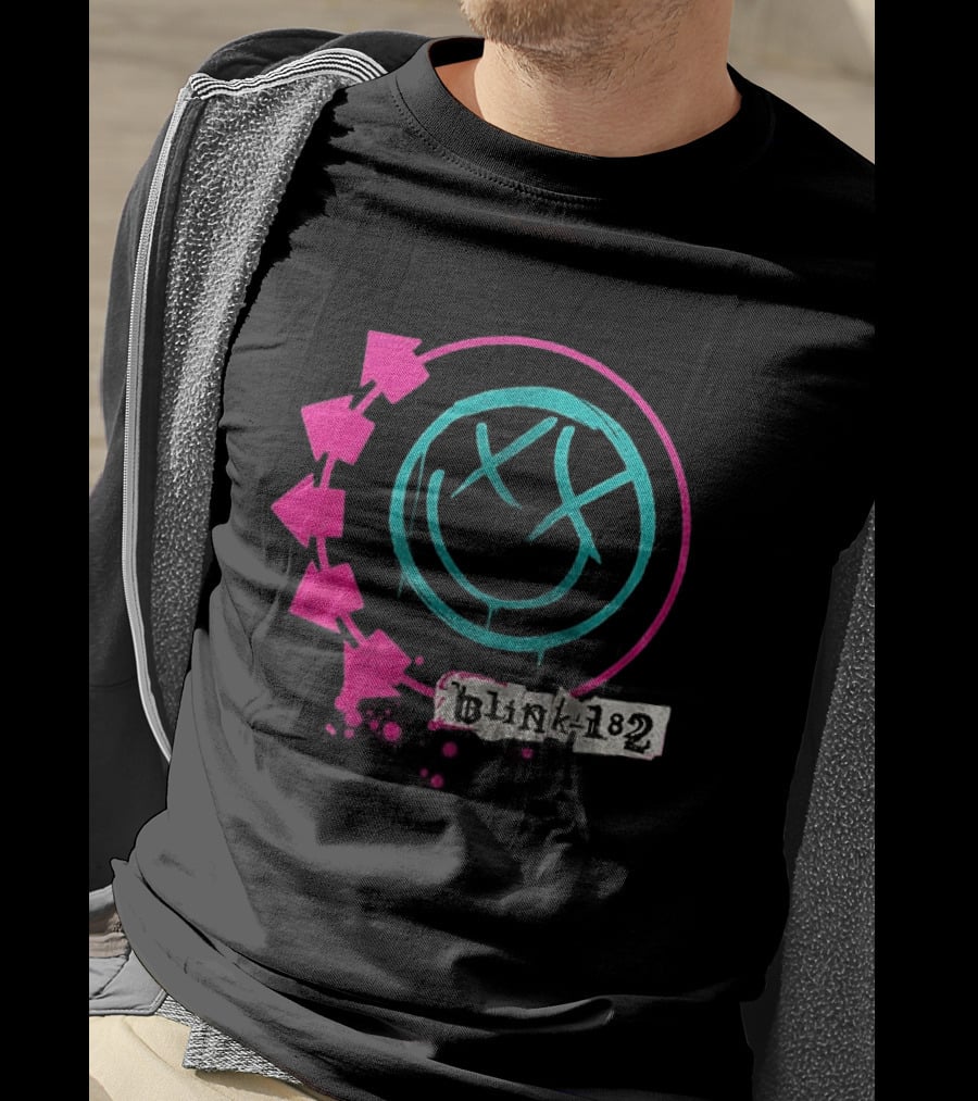Blink 182 34th Anniversary Thank You For The Memories Band Signatures Iconic Smiley Logo Arrows T-Shirt