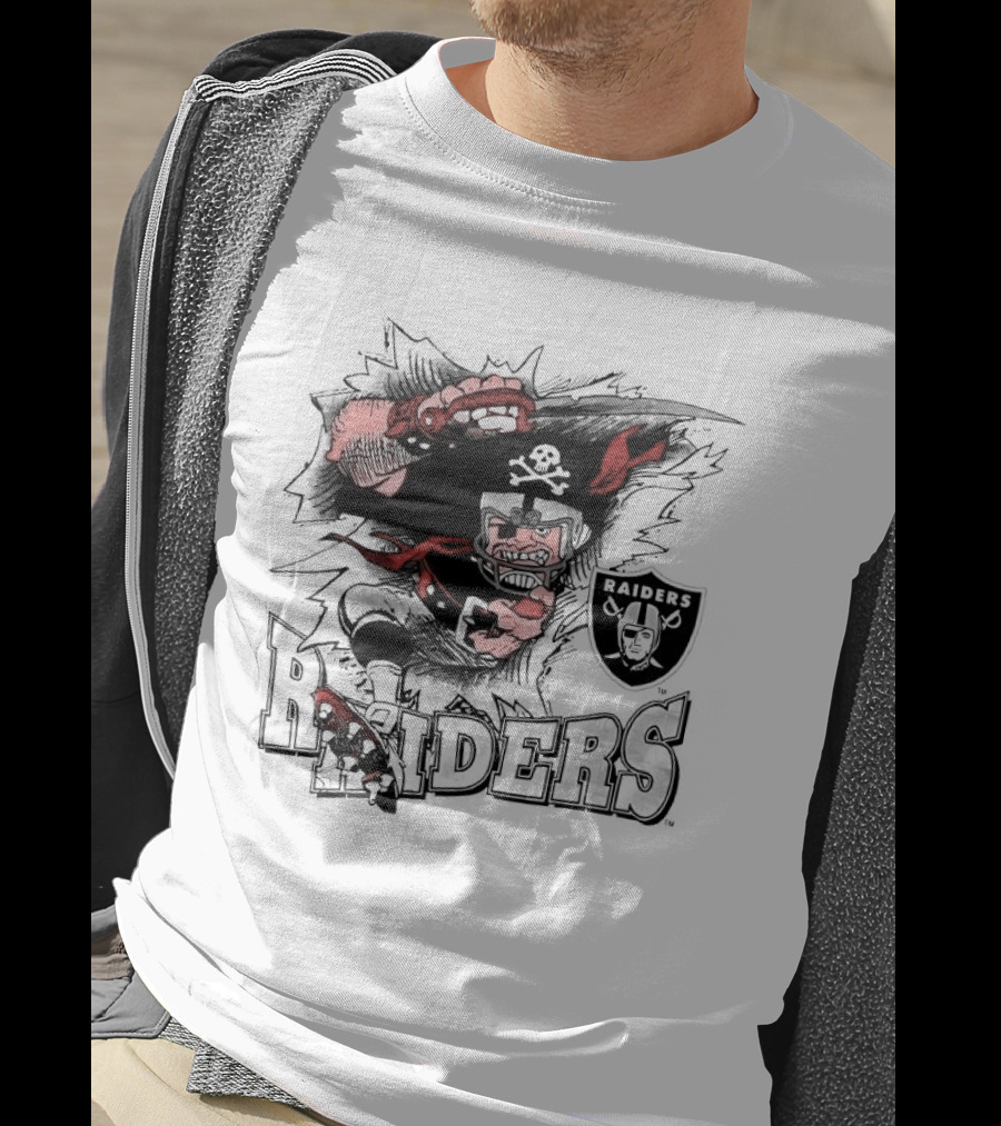 Las Vegas Raiders 1993 Football Skull Pirate Raider T-Shirt