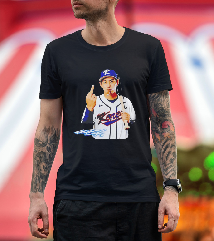 Korea World Baseball Jung Hoo Lee Smoking Cigar Middle Finger T-Shirt