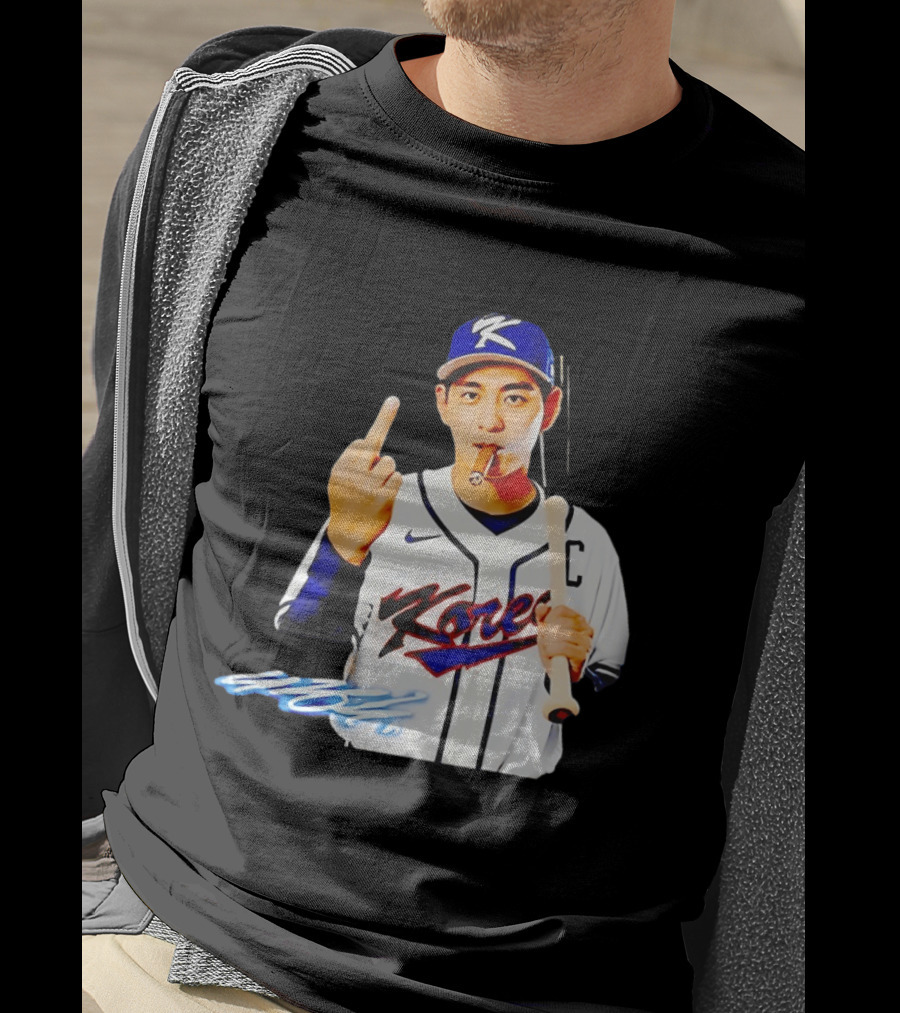 Korea World Baseball Jung Hoo Lee Smoking Cigar Middle Finger T-Shirt