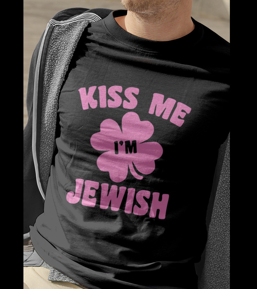 Kiss Me I'm Jewish Pink Shamrock St Patrick's Day T-Shirt