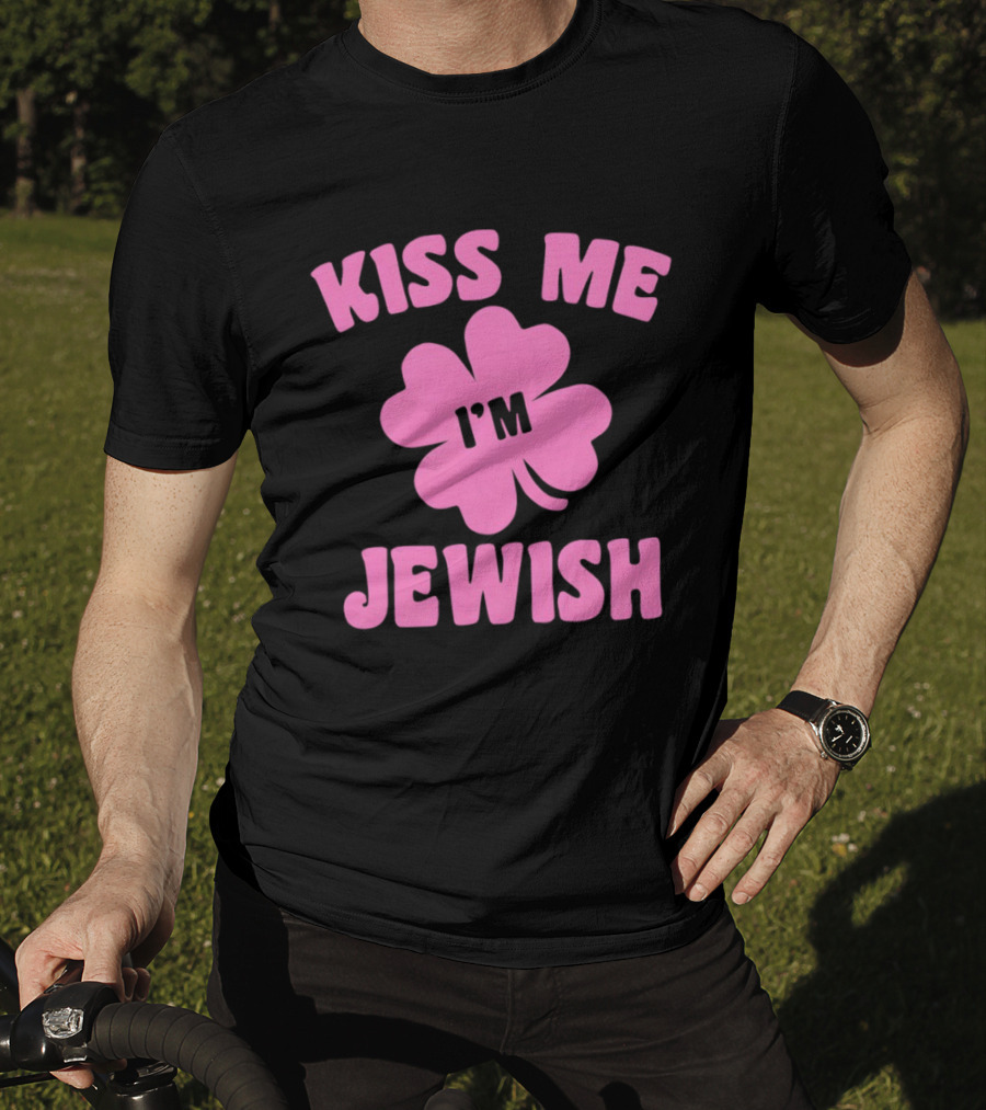 Kiss Me I'm Jewish Pink Shamrock St Patrick's Day T-Shirt