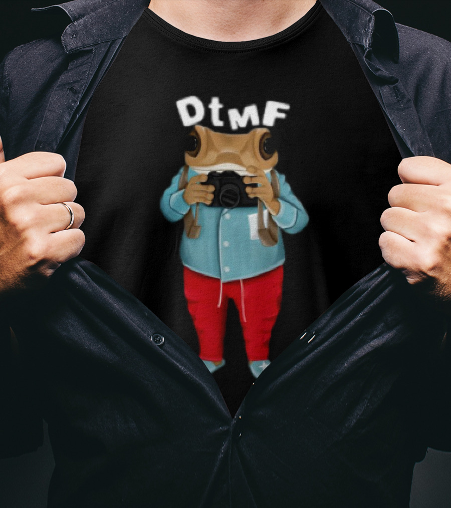 Bad Bunny Dtmf Voy A Mimir Frog Character With Camera T-Shirt