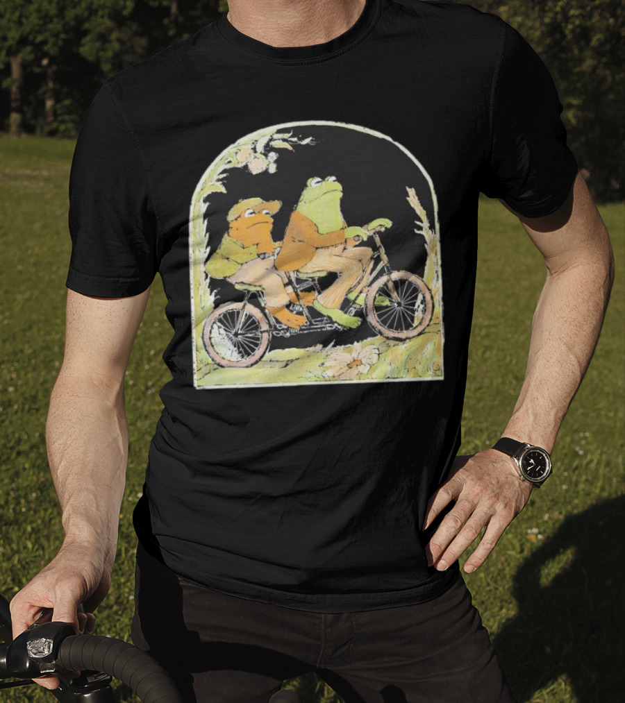 Frog And Toad Riding Vintage Bicycle Halloween Style T-Shirt