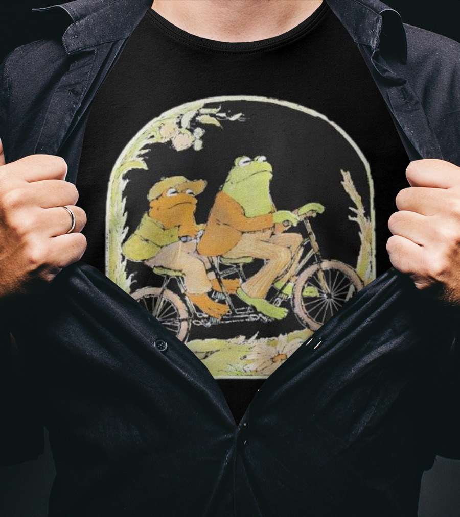 Frog And Toad Riding Vintage Bicycle Halloween Style T-Shirt