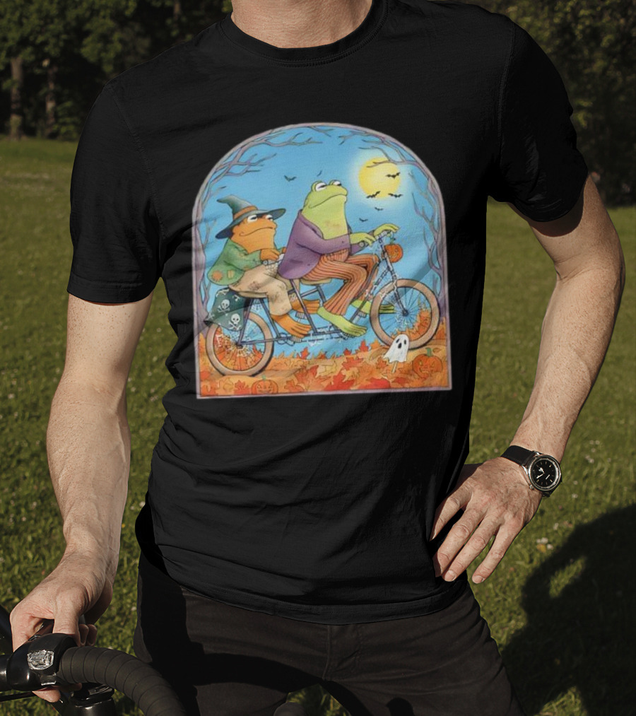 Vintage Frog And Toad Halloween Tandem Bike Moonlit Scene T-Shirt