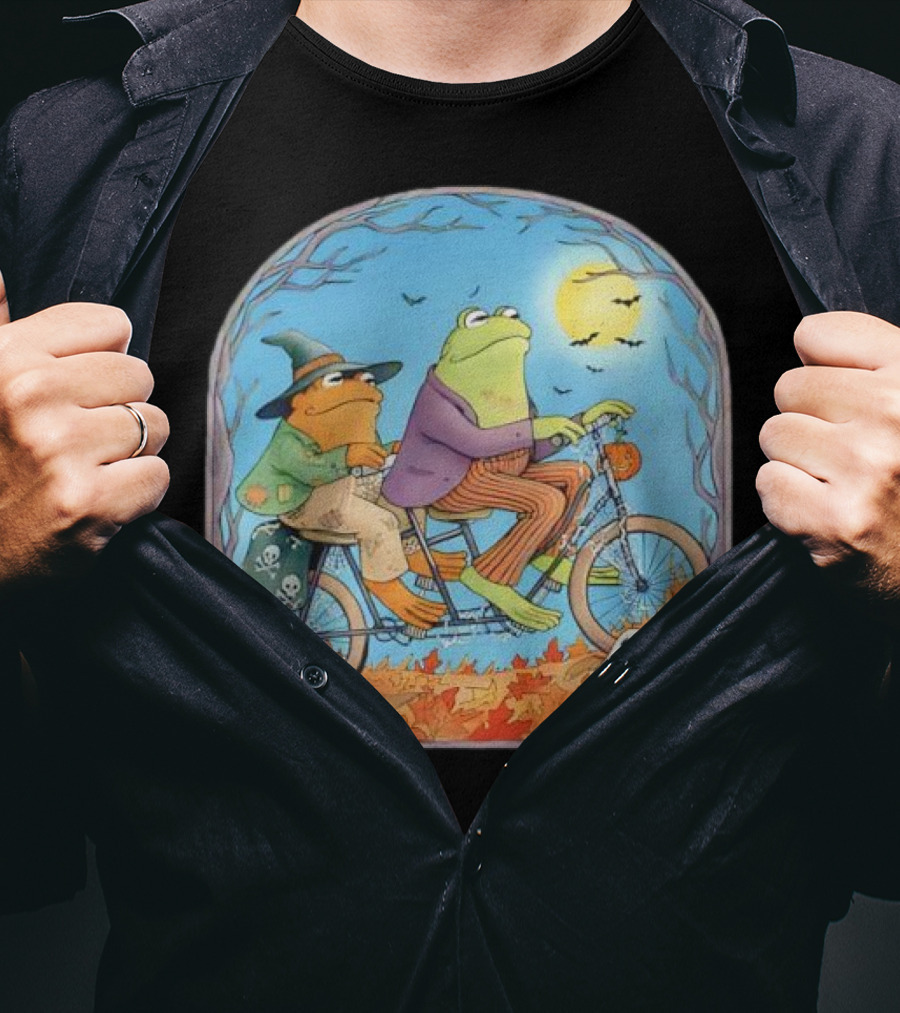 Vintage Frog And Toad Halloween Tandem Bike Moonlit Scene T-Shirt