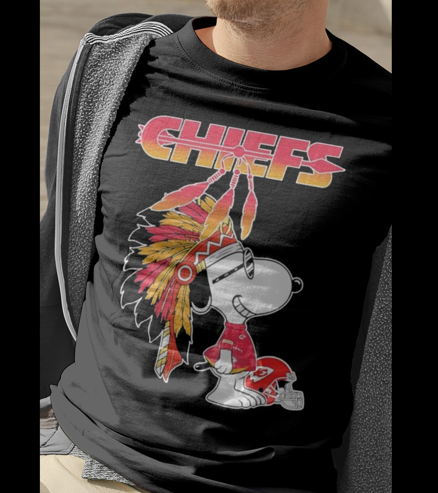 Kansas City Chiefs Snoopy Native American Helmet Charlie Brown NFL Peanuts Crossover T-Shirt