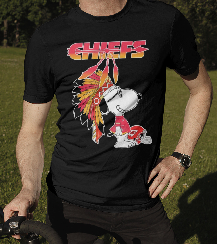 Kansas City Chiefs Snoopy Native American Helmet Charlie Brown NFL Peanuts Crossover T-Shirt