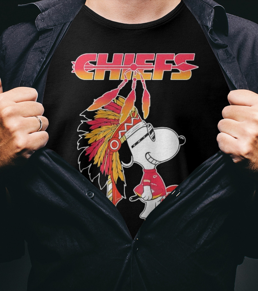 Kansas City Chiefs Snoopy Native American Helmet Charlie Brown NFL Peanuts Crossover T-Shirt