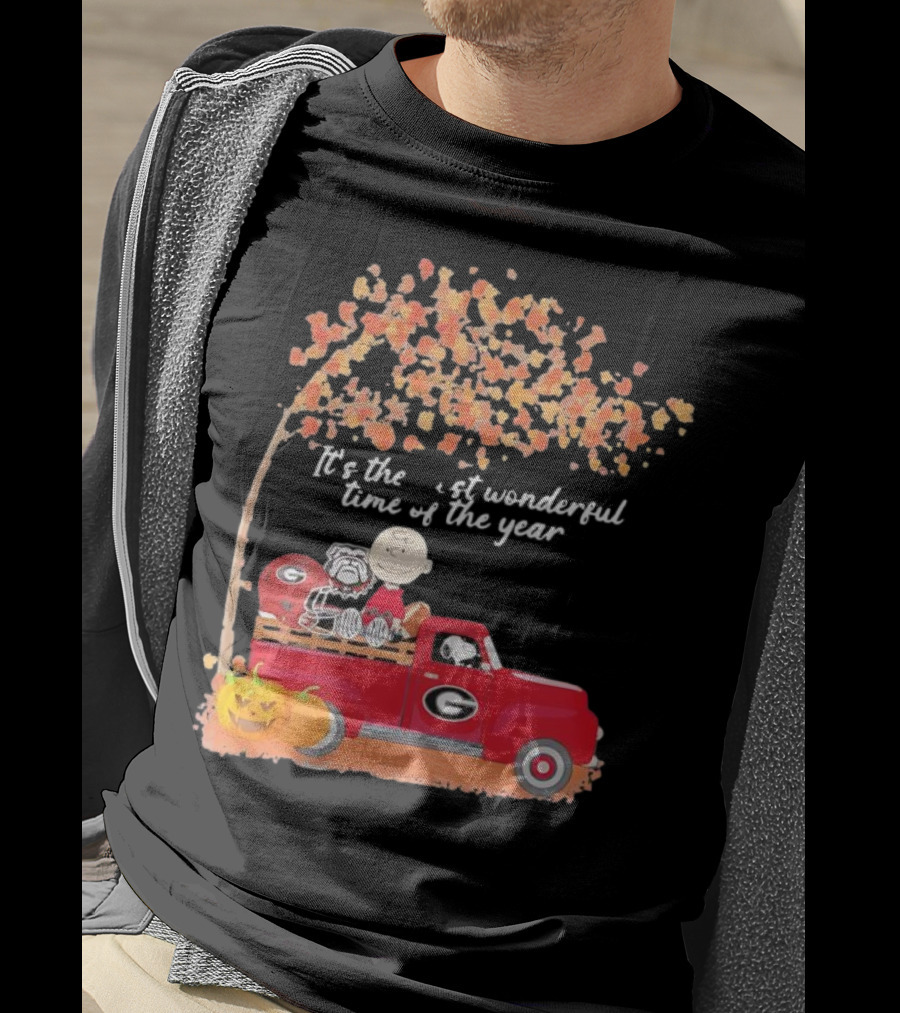 Snoopy Charlie Brown Georgia Bulldogs Red Truck Fall Halloween T-Shirt