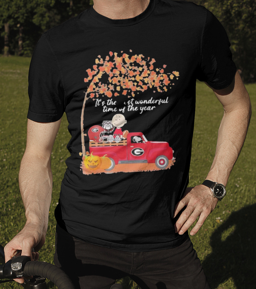 Snoopy Charlie Brown Georgia Bulldogs Red Truck Fall Halloween T-Shirt