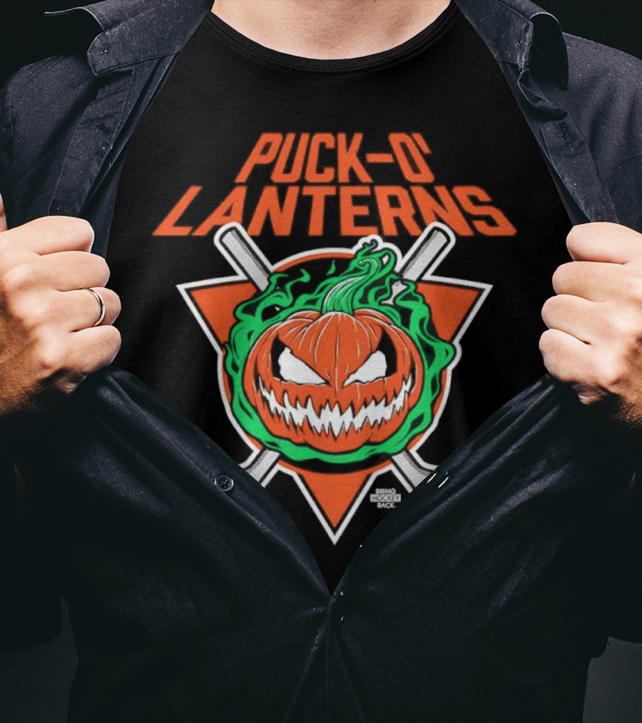 PUck O’ Lanterns Halloween Hockey Theme With Pumpkin And Crossed Sticks T-Shirt