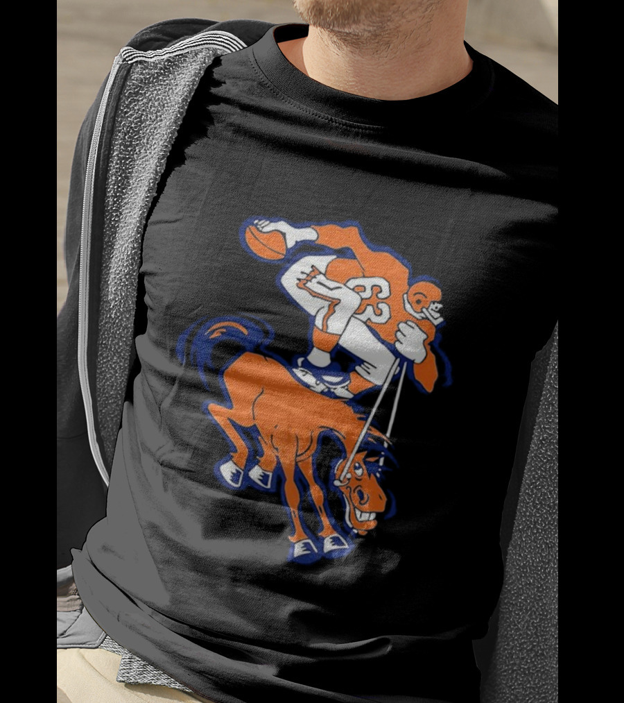 Denver Broncos Vintage Football Horse And Throwing Player T-Shirt