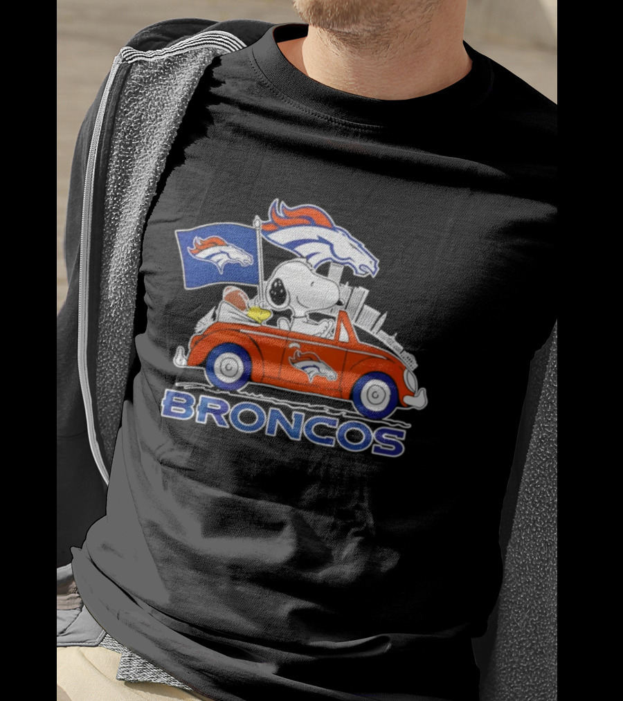 Denver Broncos Snoopy Woodstock Driving Car NFL Peanuts Crossover T-Shirt