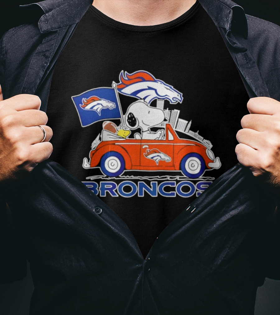 Denver Broncos Snoopy Woodstock Driving Car NFL Peanuts Crossover T-Shirt