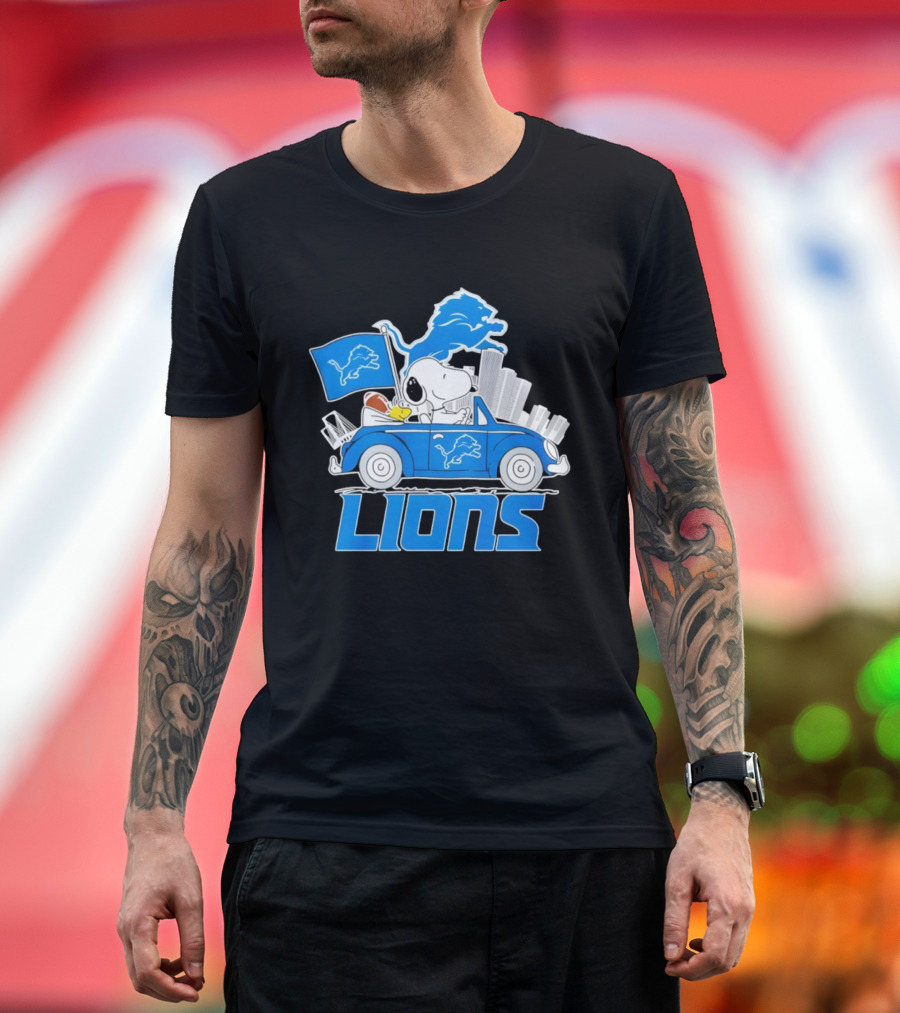 Snoopy Woodstock Driving Detroit Lions Car Flag Football T-Shirt