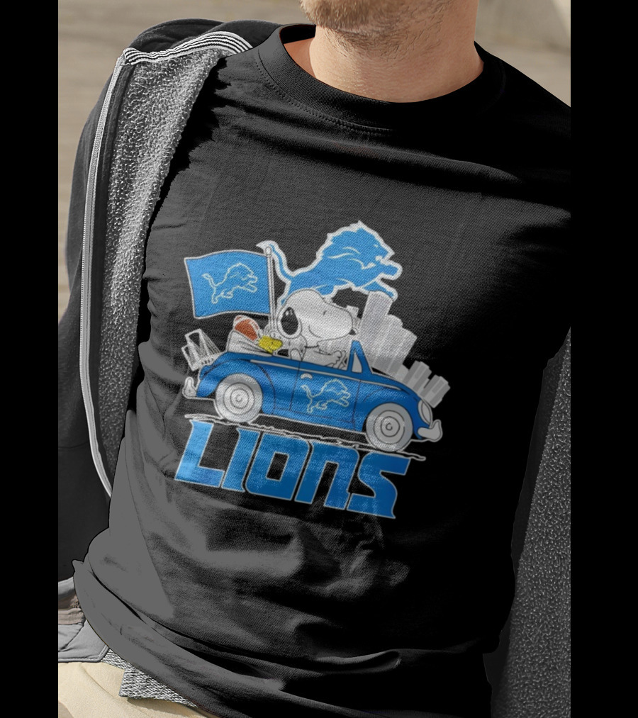 Snoopy Woodstock Driving Detroit Lions Car Flag Football T-Shirt