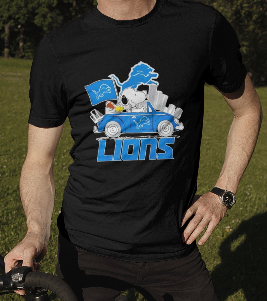 Snoopy Woodstock Driving Detroit Lions Car Flag Football T-Shirt