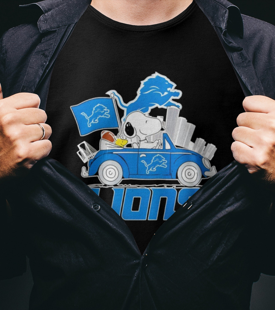 Snoopy Woodstock Driving Detroit Lions Car Flag Football T-Shirt