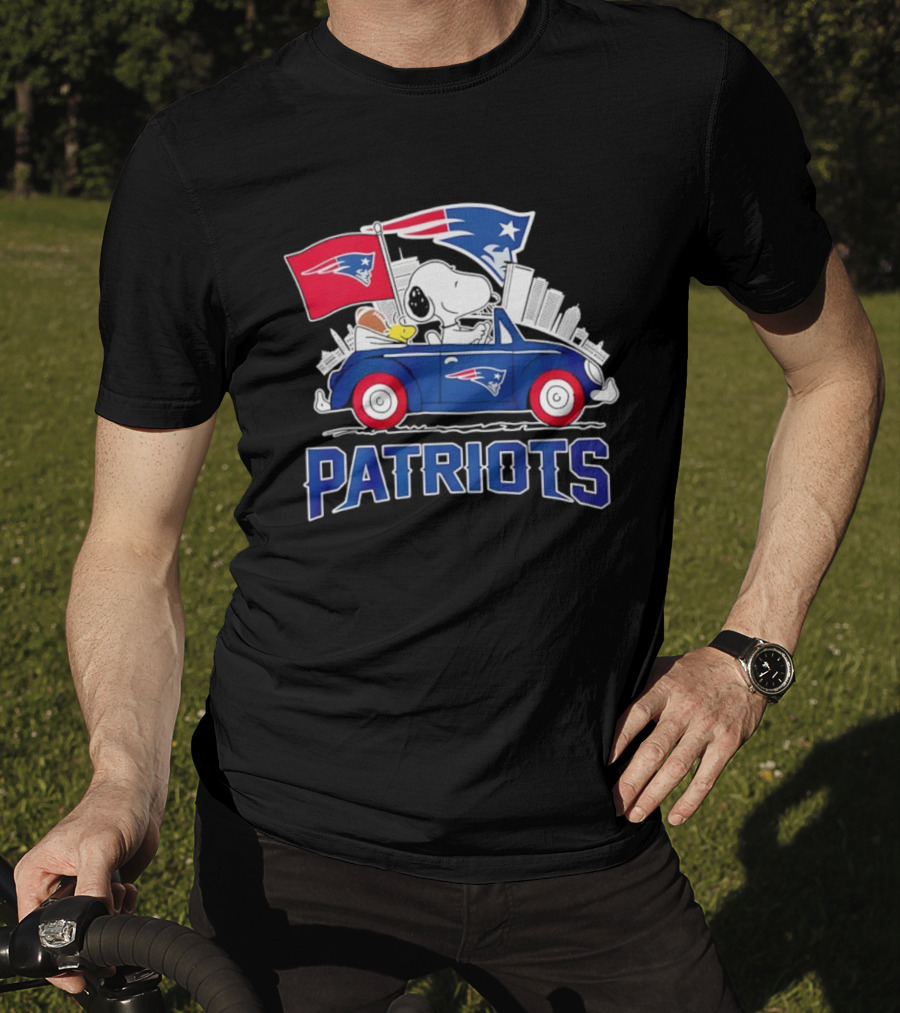 Patriots Snoopy Woodstock Driving Football Car Fan Gear T-Shirt